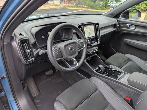 Used 2023 Volvo XC40 Recharge Ultimate w/ Protection Package Premier AWD/4WD image 9