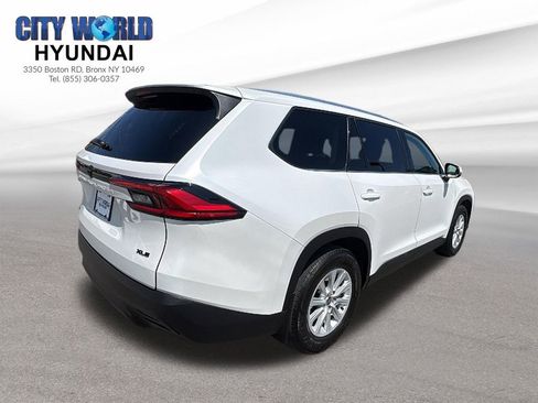 Used 2024 Toyota Grand Highlander AWD image 5