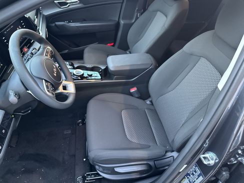 Certified 2025 Kia Sportage LX AWD/4WD image 13
