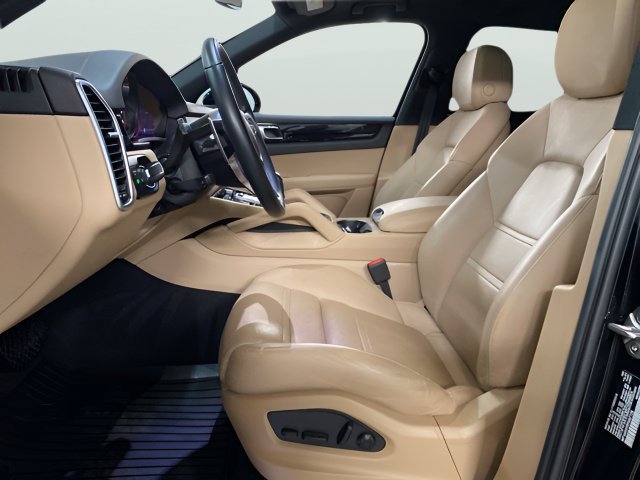 Used 2023 Porsche Cayenne AWD/4WD image 19