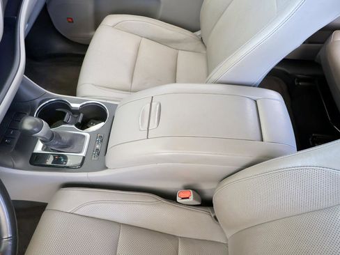 Used 2018 Toyota Highlander Limited Platinum FWD image 43