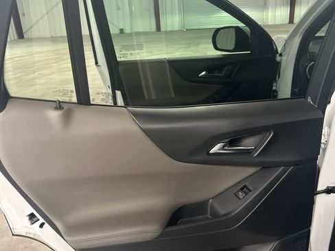 Used 2025 Chevrolet Equinox LT w/ Convenience Package II image 21