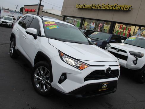 Used 2020 Toyota RAV4 XLE Premium image 40