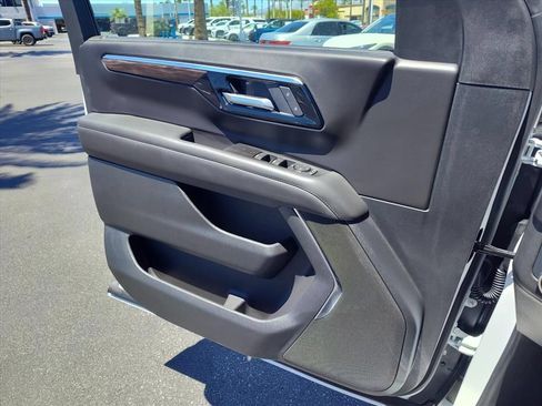 New 2026 Chevrolet Suburban LS RWD image 9