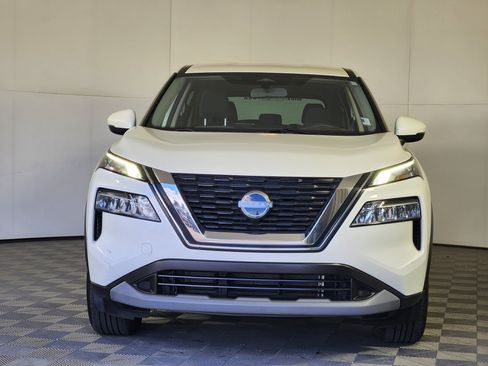 Used 2023 Nissan Rogue SV FWD image 2
