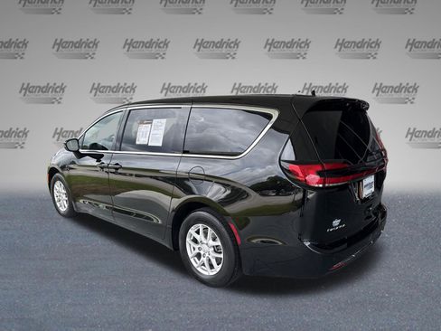 Used 2025 Chrysler Pacifica Select FWD image 7