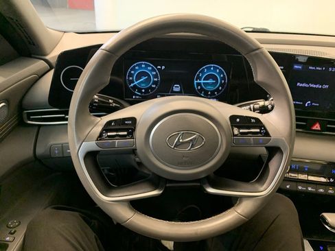 Used 2022 Hyundai Elantra SEL w/ Convenience + Premium Package image 19