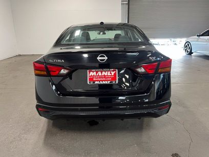 Used 2024 Nissan Altima 2.5 SV