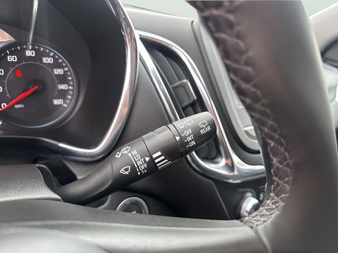 Used 2023 Chevrolet Equinox LT image 33