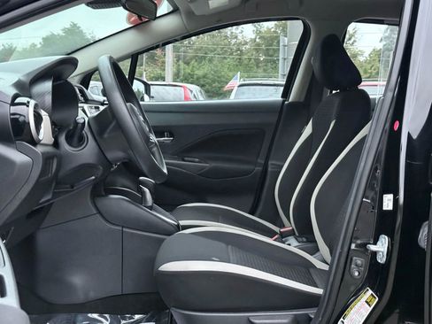 Used 2021 Nissan Versa SV image 10