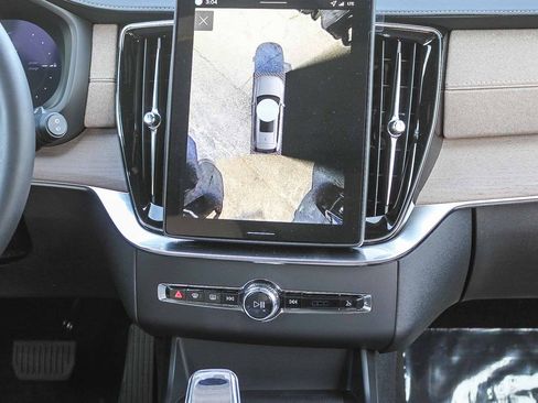 New 2026 Volvo XC90 T8 Plus w/ Protection Package Premier AWD/4WD image 16
