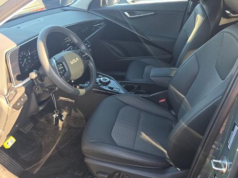 Certified 2024 Kia Niro Wind w/ Wind Preserve Package FWD image 10