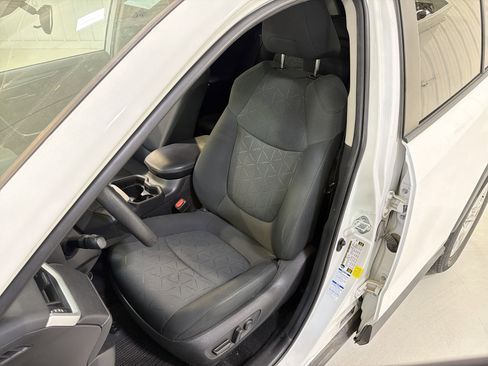 Used 2021 Toyota RAV4 XLE image 10