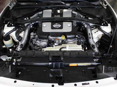Used 2011 Nissan 370Z Coupe RWD image 28