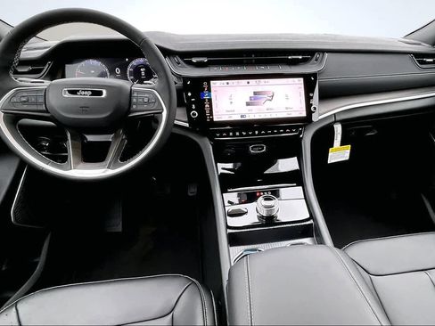 New 2026 Jeep Grand Cherokee Limited image 9