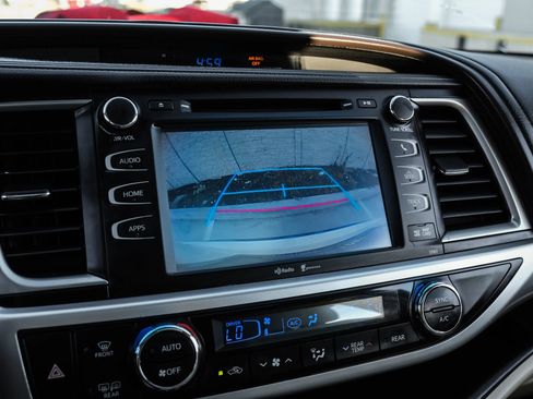 Used 2015 Toyota Highlander XLE FWD image 24