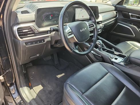 Used 2025 Kia Telluride S FWD image 4