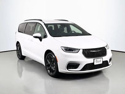 Used 2023 Chrysler Pacifica Touring-L w/ S Appearance Package