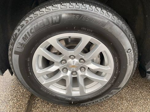 Used 2024 Chevrolet Suburban LT image 34