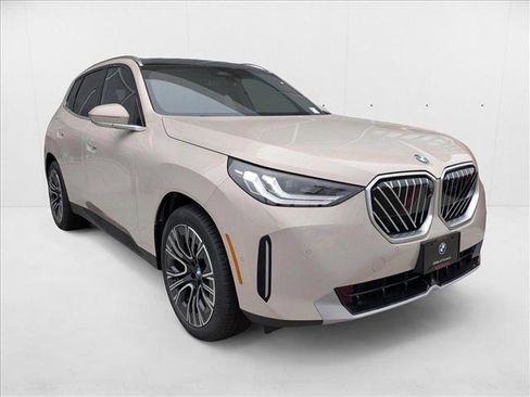 Used 2025 BMW X3 xDrive30i w/ Premium Package image 6