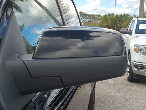 Used 2018 Chevrolet Silverado 1500 LTZ Z71 w/ Redline Edition image 12