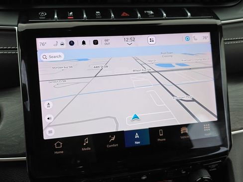 Used 2024 Jeep Grand Cherokee L Limited image 26