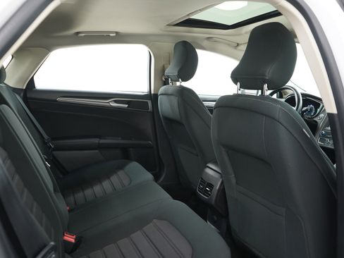 Used 2019 Ford Fusion SE image 12