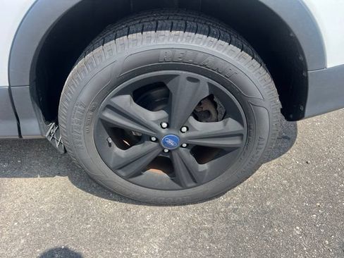 Used 2015 Ford Escape SE w/ Equipment Group 201A FWD image 9