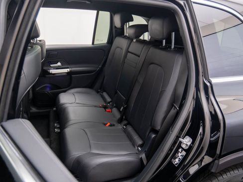 Used 2024 Mercedes-Benz GLB 250 4MATIC w/ Exclusive Package image 19