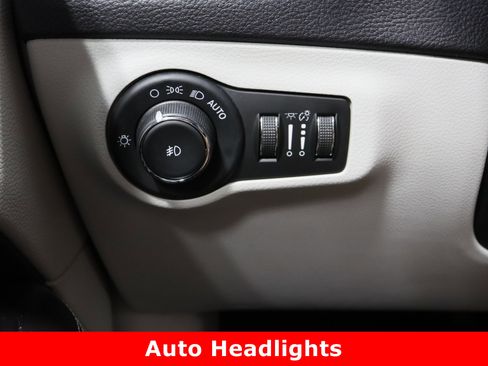 Used 2017 Jeep Compass Latitude w/ Popular Equipment Group image 27