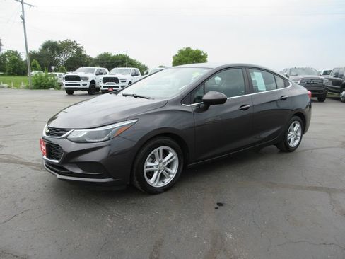 Certified 2017 Chevrolet Cruze LT w/ Convenience Package FWD image 10