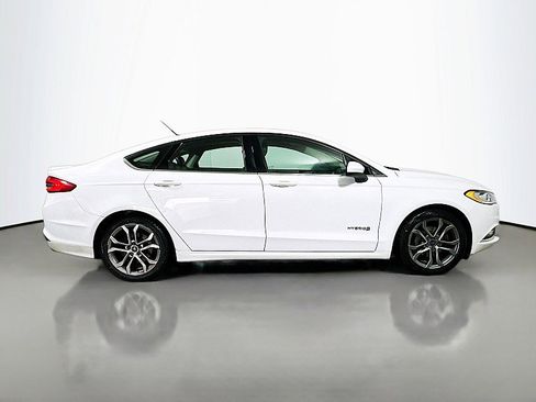 Used 2017 Ford Fusion SE w/ Equipment Group 601A image 8