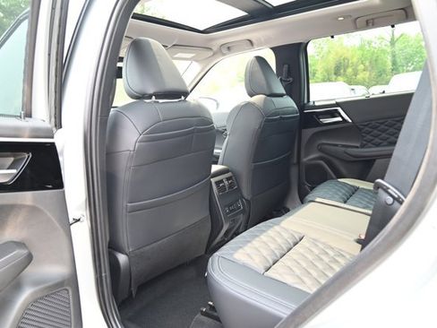New 2023 Mitsubishi Outlander SEL AWD/4WD image 24