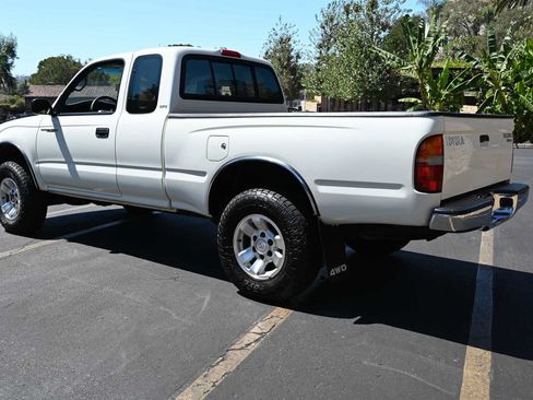 Used 1998 Toyota Tacoma 4x4 Xtracab V6 w/ Convenience Pkg image 6