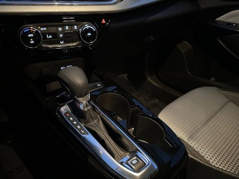 Used 2025 Chevrolet Trax LT image 39