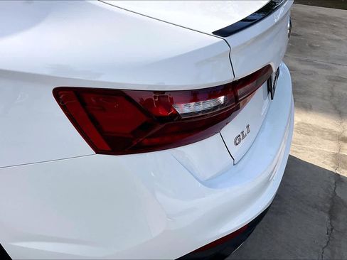 Used 2024 Volkswagen Jetta GLI Autobahn image 28