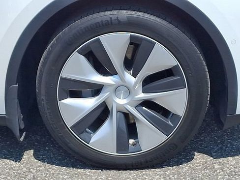 Used 2021 Tesla Model Y Long Range AWD/4WD image 26