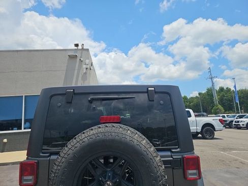 Used 2018 Jeep Wrangler Unlimited Sport S AWD/4WD image 5