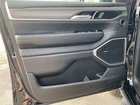 Used 2024 Jeep Wagoneer L Series III w/ Flexible Seating Group AWD/4WD image 17