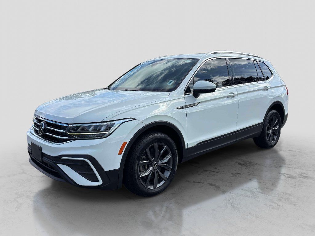 Used 2022 Volkswagen Tiguan SE AWD/4WD image 1