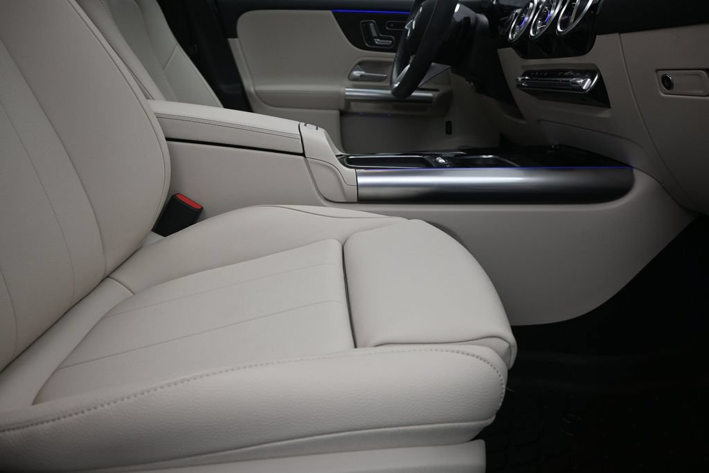 Used 2025 Mercedes-Benz GLA 250 image 26