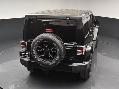 Used 2017 Jeep Wrangler Unlimited Sahara image 43