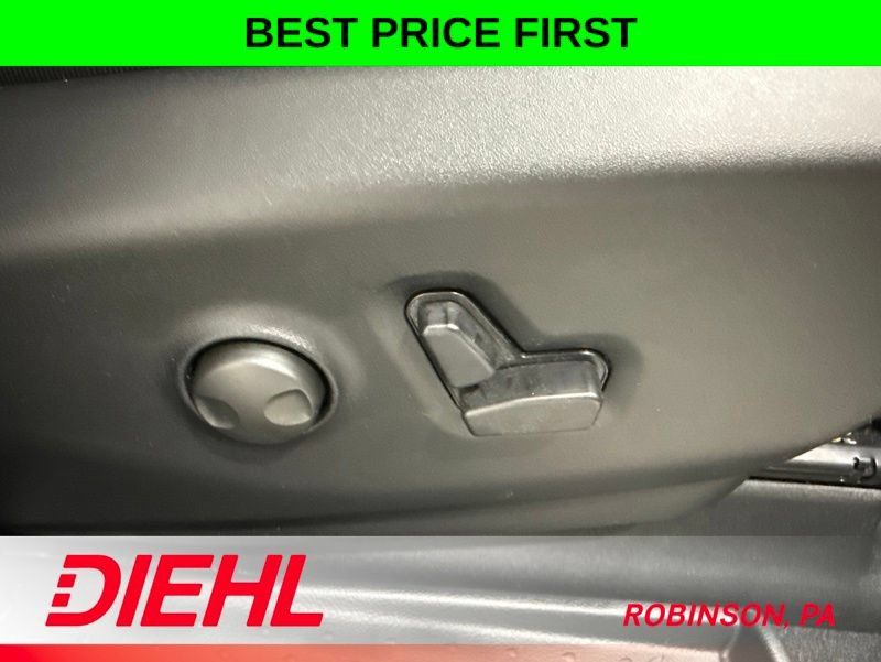 New 2027 Chrysler Pacifica Select w/ Family Tech Group FWD image 17