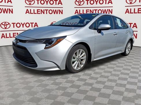 Used 2023 Toyota Corolla LE w/ LE Convenience Package FWD image 3