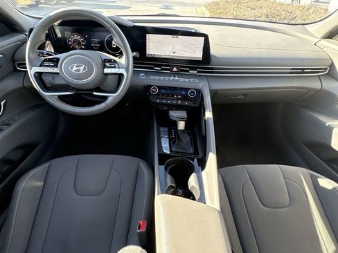 Used 2025 Hyundai Elantra SEL image 24