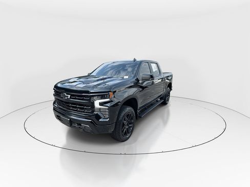 Used 2025 Chevrolet Silverado 1500 LT Trail Boss w/ Convenience Package II AWD/4WD image 4