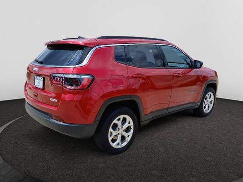 Used 2024 Jeep Compass Latitude AWD/4WD image 7