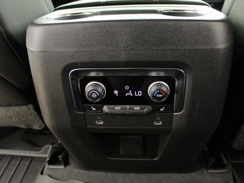 Used 2022 Chevrolet Tahoe Z71 w/ Luxury Package image 33