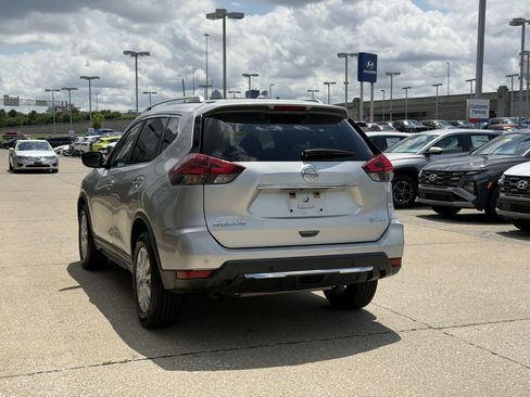 Used 2019 Nissan Rogue SV AWD/4WD image 7