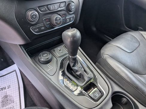 Used 2019 Jeep Cherokee Limited AWD/4WD image 21